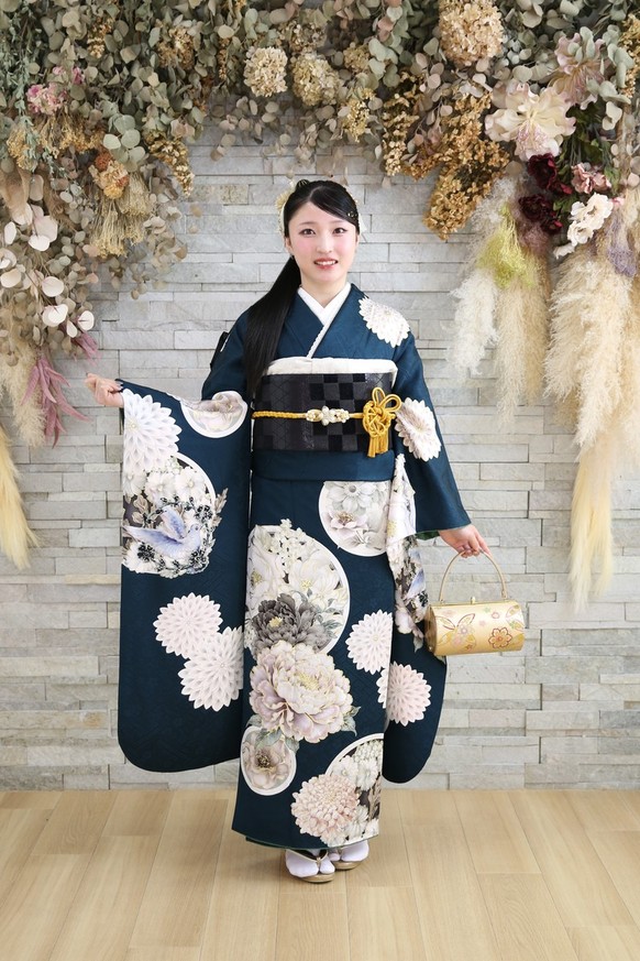 【振袖レンタル　成人式振袖　着物】振袖-670　【玉城ティナ×紅一点】